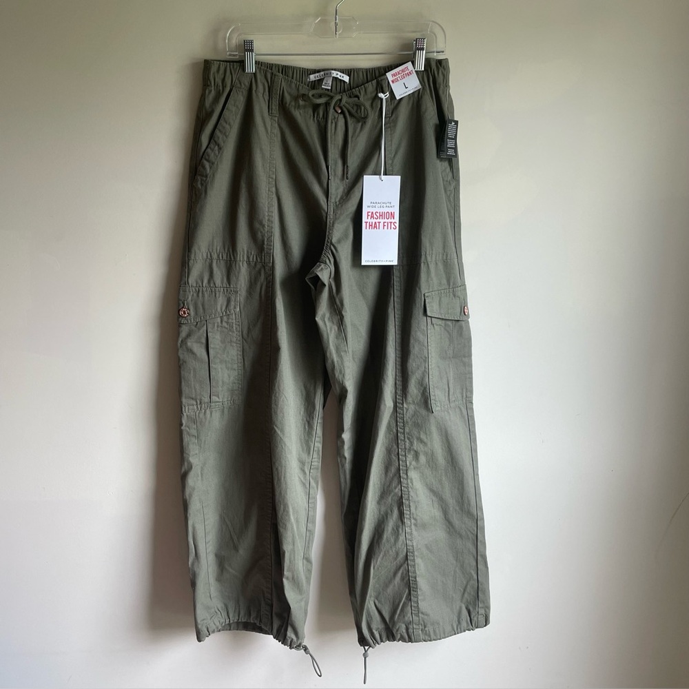 Celebrity Pink Pants
Womens Size L  Parachute Wide Leg Cargo Ripstop
Green NWOT